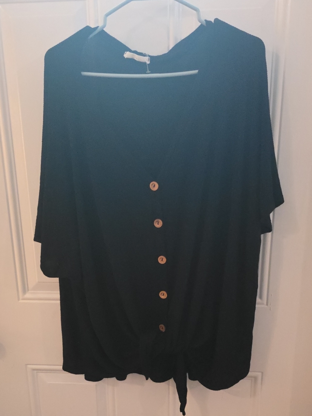 entro Black Button-Front Tie Hem Short Sleeve Top